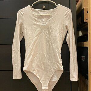 Everlane long sleeve v-neck white bodysuit / snap closure / womens medium